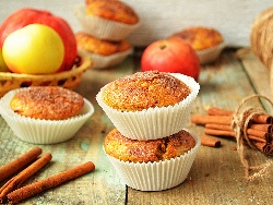 Ванилови мъфини с ябълки и орехи - снимка на рецептата